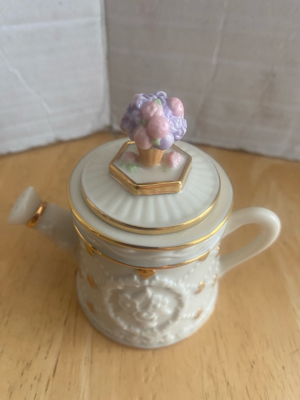 Lenox China treasures collection teapot trinket box for Mother trimmed in 24k - Picture 4 of 9